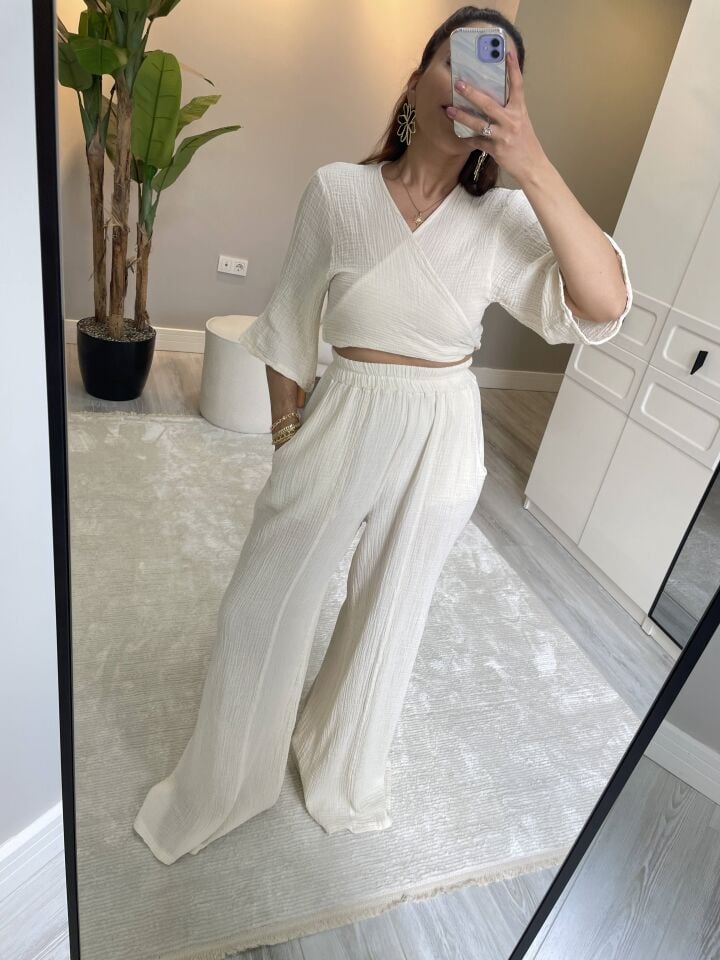 Müslin Kumaş Bağlama Detaylı Crop Bluz-Pantolon İkili Takım