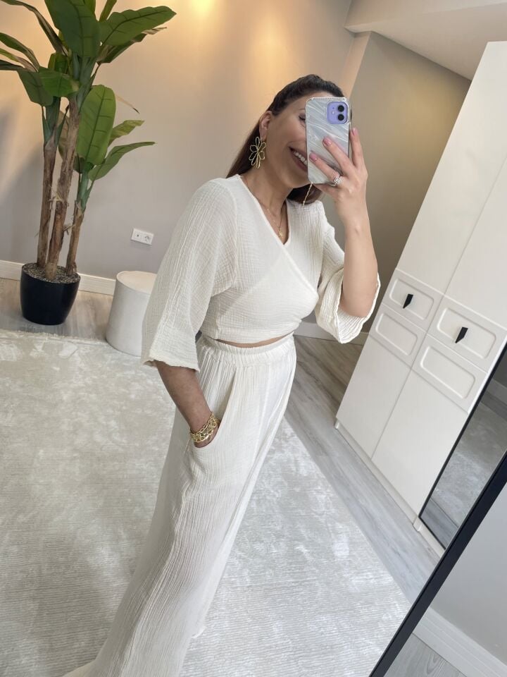 Müslin Kumaş Bağlama Detaylı Crop Bluz-Pantolon İkili Takım